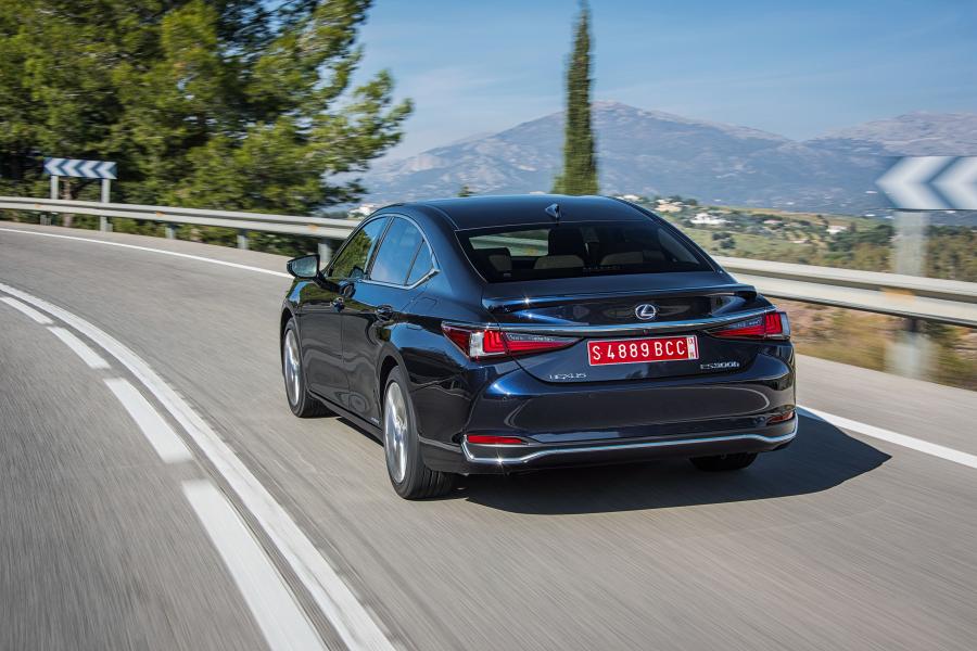  Lexus ES300h 2018 года  (WW) (фото 66 из 71)